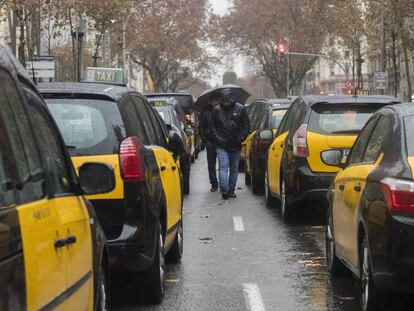 Huelga de taxistas en Barcelona contra las VTC en 2019.