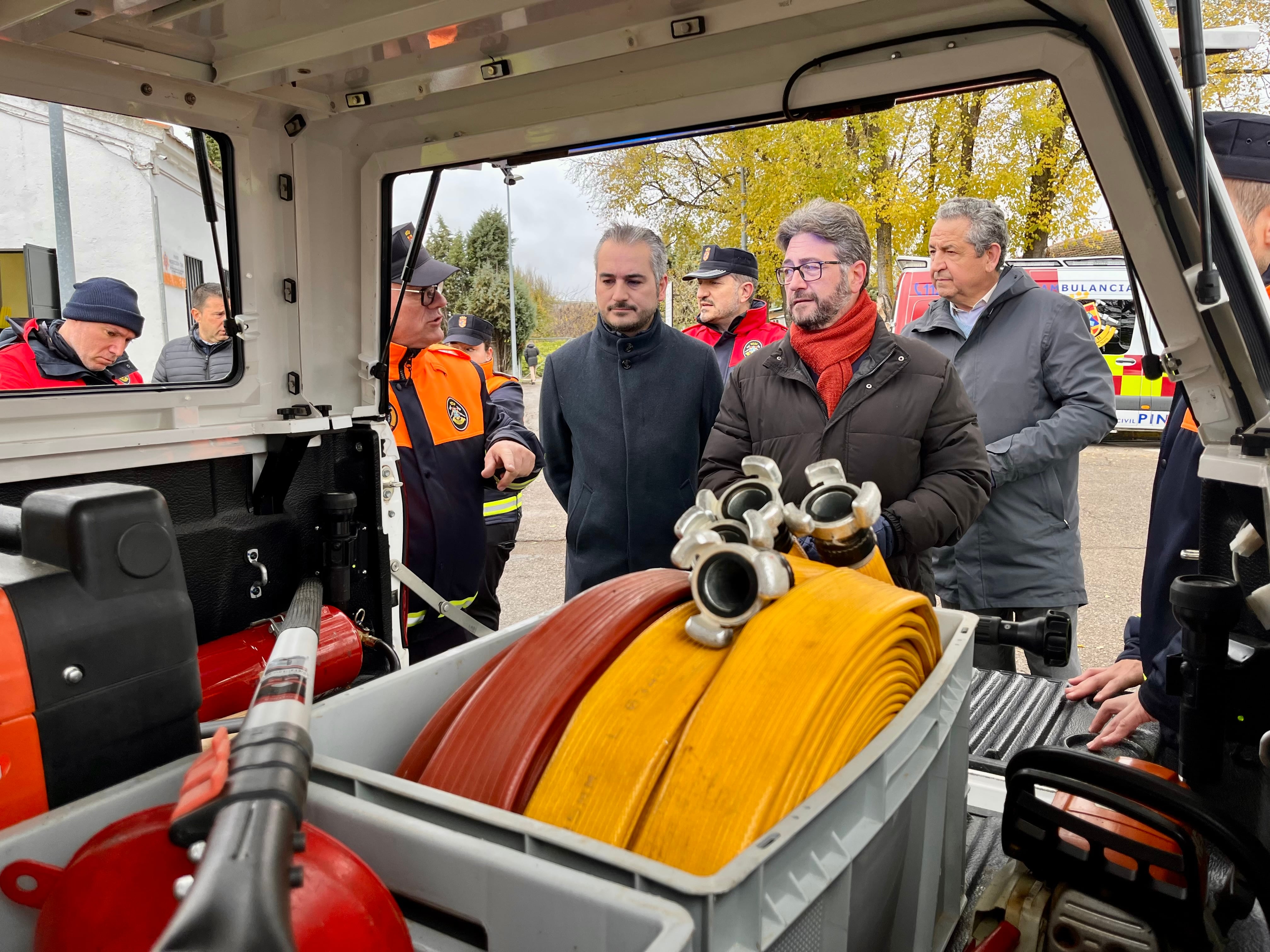 La insólita postura del alcalde de Pinto, del PP, enfrentado al Gobierno de Ayuso en su defensa de un cuerpo local de “bomberos low cost”