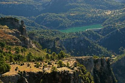 Panorámica del valle de la Osera, en las sierras de Cazorla, Segura y Las Villas.