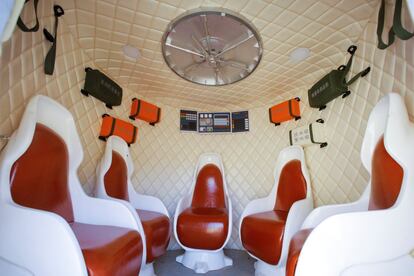 Interior de un prototipo de cápsula espacial.