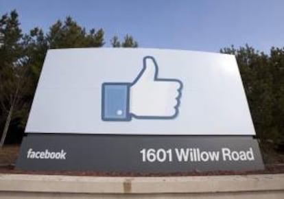 Facebook, que presenta resultados por primera vez desde su salida a bolsa en mayo, obtuvo una pérdida de 743 millones de dólares, frente a los 407 millones de beneficio de hace un año. EFE/Archivo