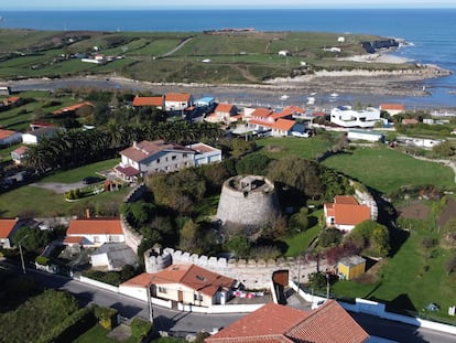 Vista del Castillo de Corbanera, en Santander.