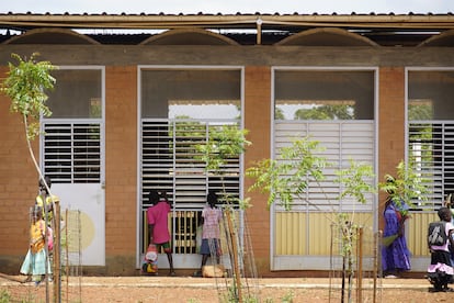 Aulas bioclimticas, parte de la escuela Tanguen Centre del pueblo de Ramongo, en la regin centro-oeste de Burkina Faso el 23 de octubre de 2024.