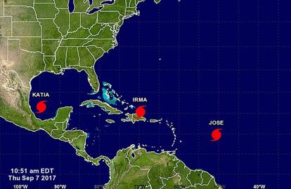 Fotografía del Centro Nacional de Huracanes de EE UU. que muestra los huracanes Katia, Irma y José.