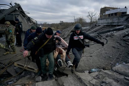 Evacuación en la ciudad de Romanivka.