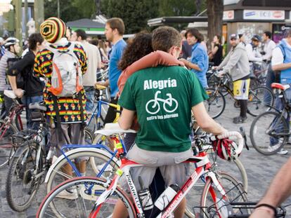Concentración de ciclistas en el centro de Madrid para reclamar más espacios para las bicis.