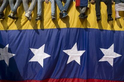 Una bandera venezolana, durante una protesta contra Maduro el d&iacute;a 26. 