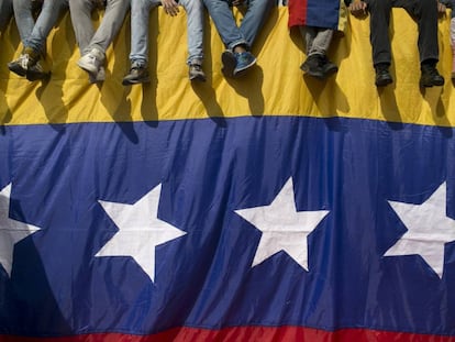 Una bandera venezolana, durante una protesta contra Maduro el d&iacute;a 26. 