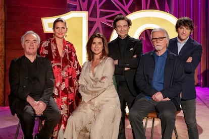 De izquiera a derecha: el chef Ferrán Adrià, Samantha Vallejo-Nágera, Macarena Rey (directora general de Shine Iberia), Pepe Rodríguez, Franc Roddam (creador del formato) y Jordi Cruz.