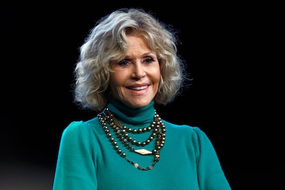 Jane Fonda. “Los Fonda siempre hemos sido llorones. Mi padre me dijo una vez: 'Los Fonda lloran hasta por un buen bistec'. Pero siento que mis emociones son mucho más accesibles ahora que cuando era más joven, creo que tiene que ver con la edad. Me he vuelto tan terriblemente consciente del tiempo, de lo poco que me queda, de lo que llevo a mis espaldas, que todo me parece precioso. Con la edad, puedo apreciar más la belleza de las cosas pequeñas que cuando era más joven, quizá porque presto más atención”, escribió la actriz en su blog.