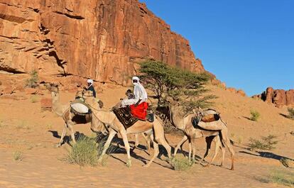 Pastores de camellos en Fada, en el noreste de Chad. El pastoreo nómada es el sistema económico predominante en las tierras áridas y semiáridas.
