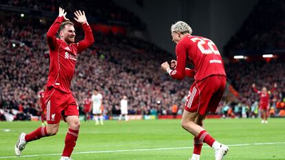 El Liverpool se ilumina ante un accidentado Galatasaray