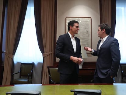 Pedro Sánchez y Albert Rivera en el Congreso, en mayo de 2017.