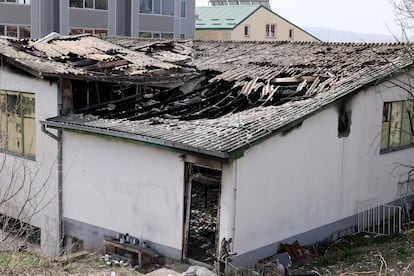 Vista de la discoteca tras el incendio, este domingo en Kocani (Macedonia del Norte).