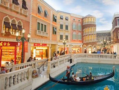 Grand Shopping Canal del hotel-casino The Venetian, en Macao (China).