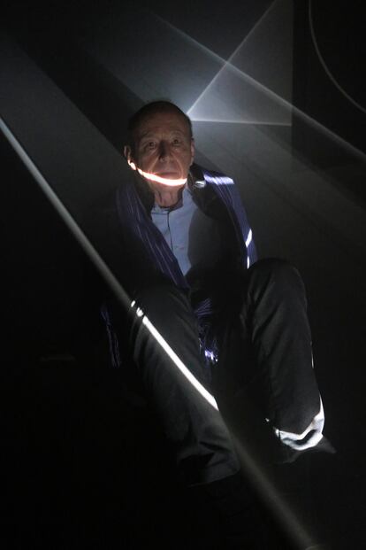 El artista Anthony McCall en el Pozo Santa Bárbara en Mieres. 