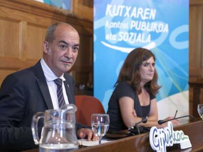 Garitano y Franco, durante la presentación de la propuesta de la Diputación de Gipuzkoa sobre Kutxa.