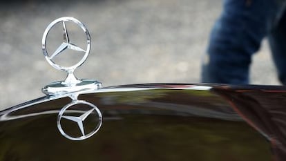 Un autom&oacute;vil Mercedes-Benz aparcado en un encuentro de aficionados.