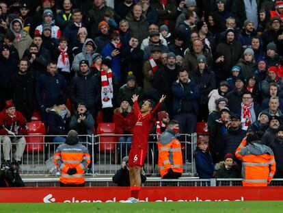 Thiago celebra el 3-0 al Southampton en Anfield.