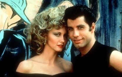 John Travolta y Olivia Newton-John, caracterizados como sus personajes en 'Grease'.