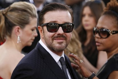 Ricky Gervais en la alfombra roja de los Globos de Oro.