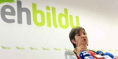 La parlamentaria de EH Bildu Maribi Ugarteburu en una rueda de prensa