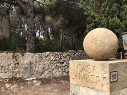 Entrada a la casa de los Lambert, en Xàbia.