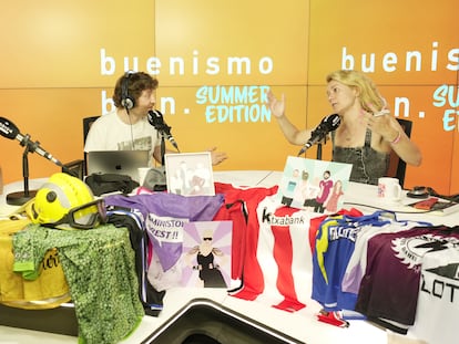 En verano, el podcast se convierte en el compañero ideal: es capaz de entretenernos sin importar dónde o qué estemos haciendo. El consumo de estos contenidos aumenta estos meses en un 78%. En la imagen, Quique Peinado, Manuel Burque y Henar Álvarez, en 'Buenísimo bien'.