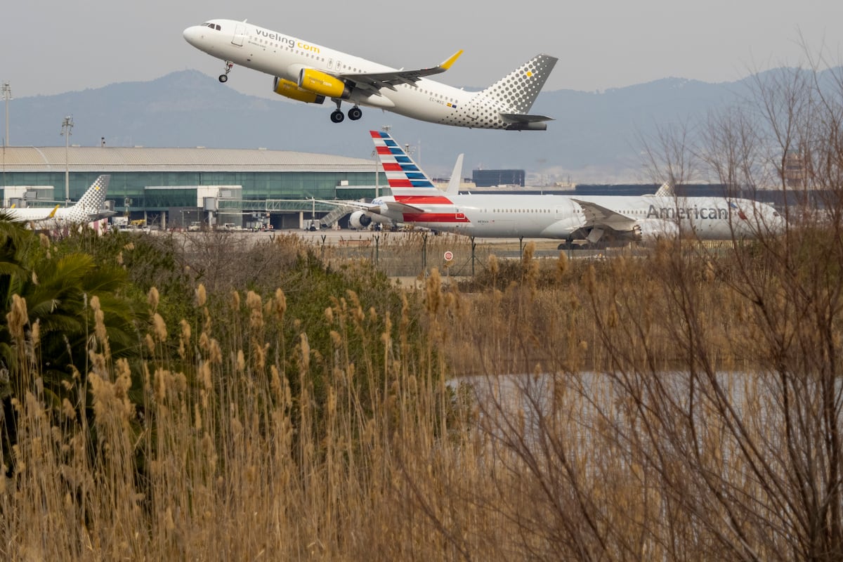 Las tormentas en la costa de Barcelona obligan a cancelar una treintena de vuelos en el aeropuerto de El Prat