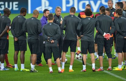 El nuevo entrenador del Galatasaray, el italiano Roberto Mancini, en el estadio del Juventus, donde debutará este miércoles.