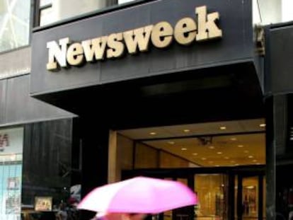 Newsweek, propiedad desde 1961 de la empresa editora del diario The Washington Post, había sido vendida en noviembre de 2010 por la cifra simbólica de un dólar y se fusionó entonces con la empresa de información online The Daily Beast. EFE/Archivo