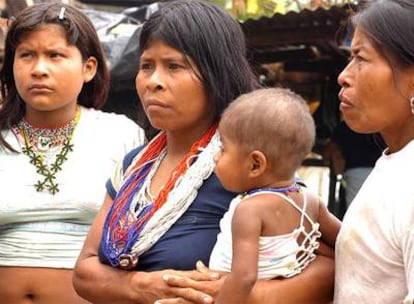 Mujeres indígenas de la comunidad wounaan del Choco (Colombia).