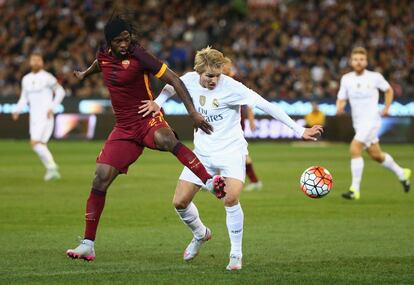 Odegaard con Gervinho 