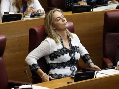 La alcaldesa de Alicante, Sonia Castedo, en su escaño en las Cortes Valencianas.