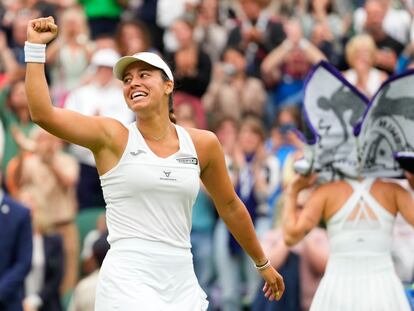 Jessica Bouzas celebra después de vencer a Marketa Vondrousova en Wimbledon.