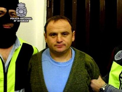 Veselin Vlahovic, escoltado por agentes de la Policía Nacional.