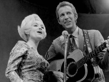 Dolly Parton y Porter Wagoner en 1967.