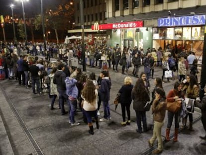 Largas colas de espectadores en la Fiesta del Cine.