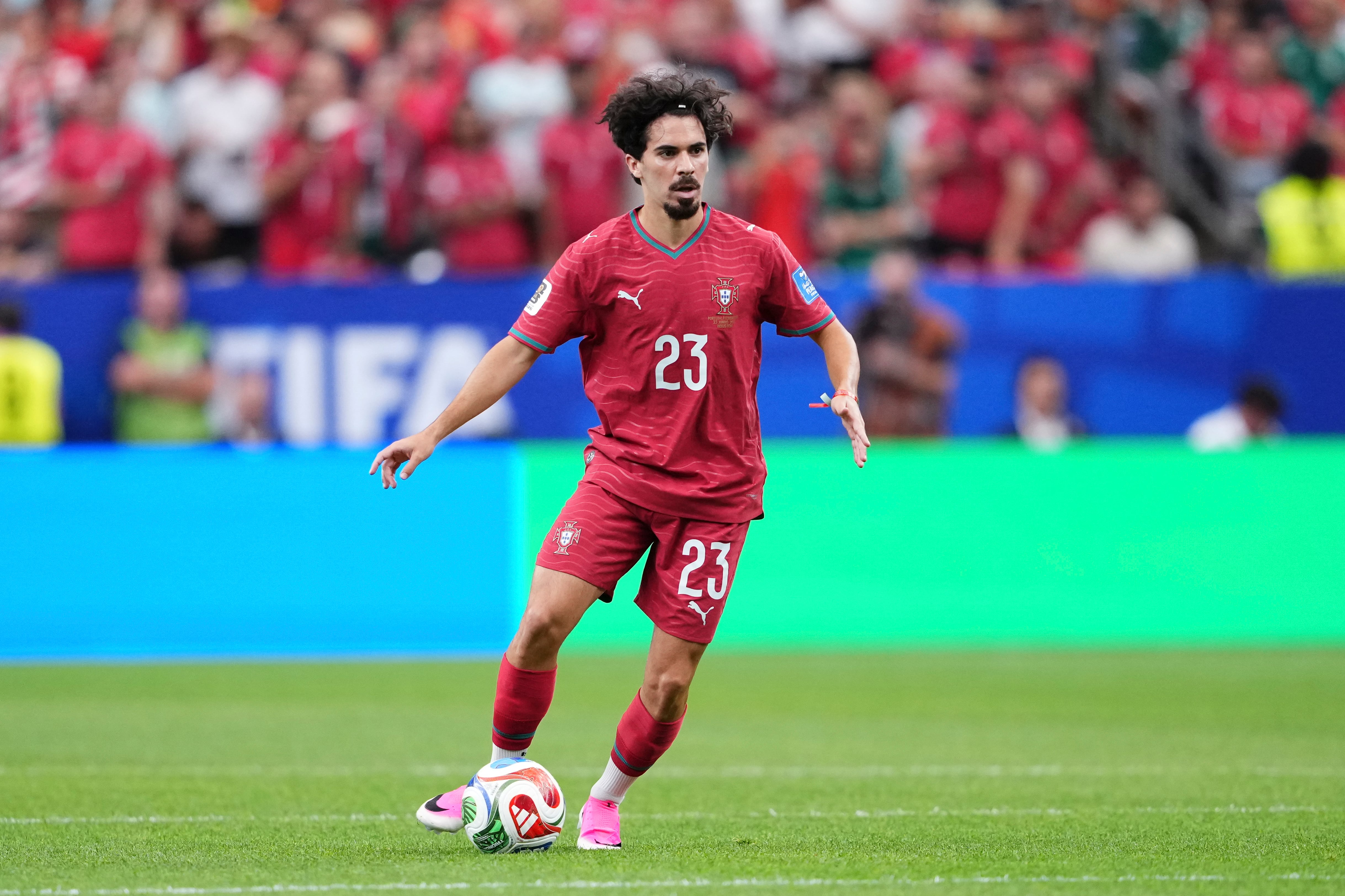 Vitinha, el genio que mueve a Portugal, desafía a España en el duelo entre los dos centros del campo más extraordinarios del Mundial