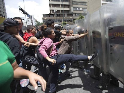 Protesta por falta de alimentos en Caracas.