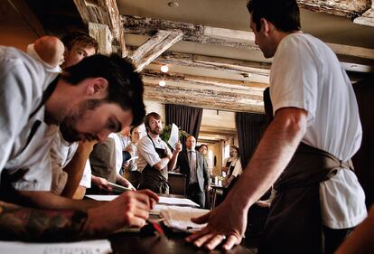 Reunión a las 11.30 de todo el equipo para recibir las últimas instrucciones de Redzepi.