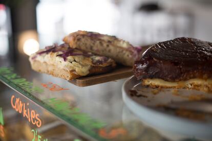Varios de los postres de la panadería Novo Mundo, en el centro de Madrid.