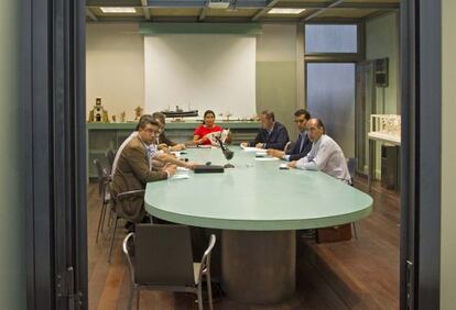 Alcaldes del PP de la comarca de Vigo en la reunión de ayer.