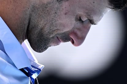 Djokovic, cabizbajo en un instante del partido.
