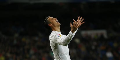 Cristiano Ronaldo gesticula durante el partido contra el Villarreal.