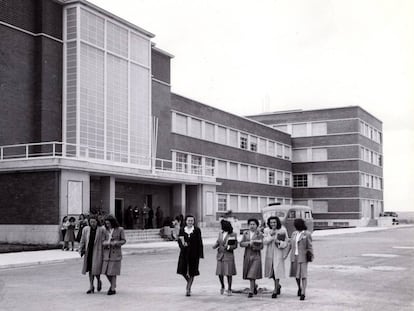 El edificio de Filosofía de la Ciudad Universitaria, hacia mediados de los años cuarenta