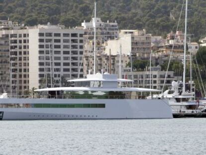 El barco de Steve Jobs, en la bah&iacute;a de Palma de Mallorca.