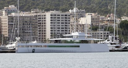 El barco de Steve Jobs, en la bah&iacute;a de Palma de Mallorca.
