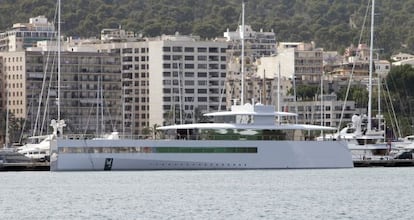 El barco de Steve Jobs, en la bahía de Palma de Mallorca.