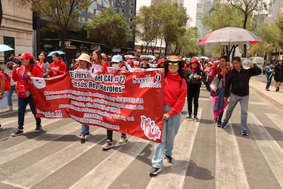 Maestros de la Coordinadora Nacional de Trabajadores de la Educación en una protesta en Ciudad de México, este jueves.